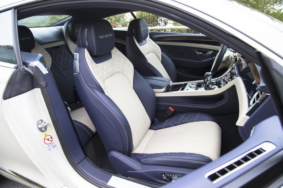 Интерьер Bentley Continental GT First Edition 2018 года  (JP) (фото 2 из 19)